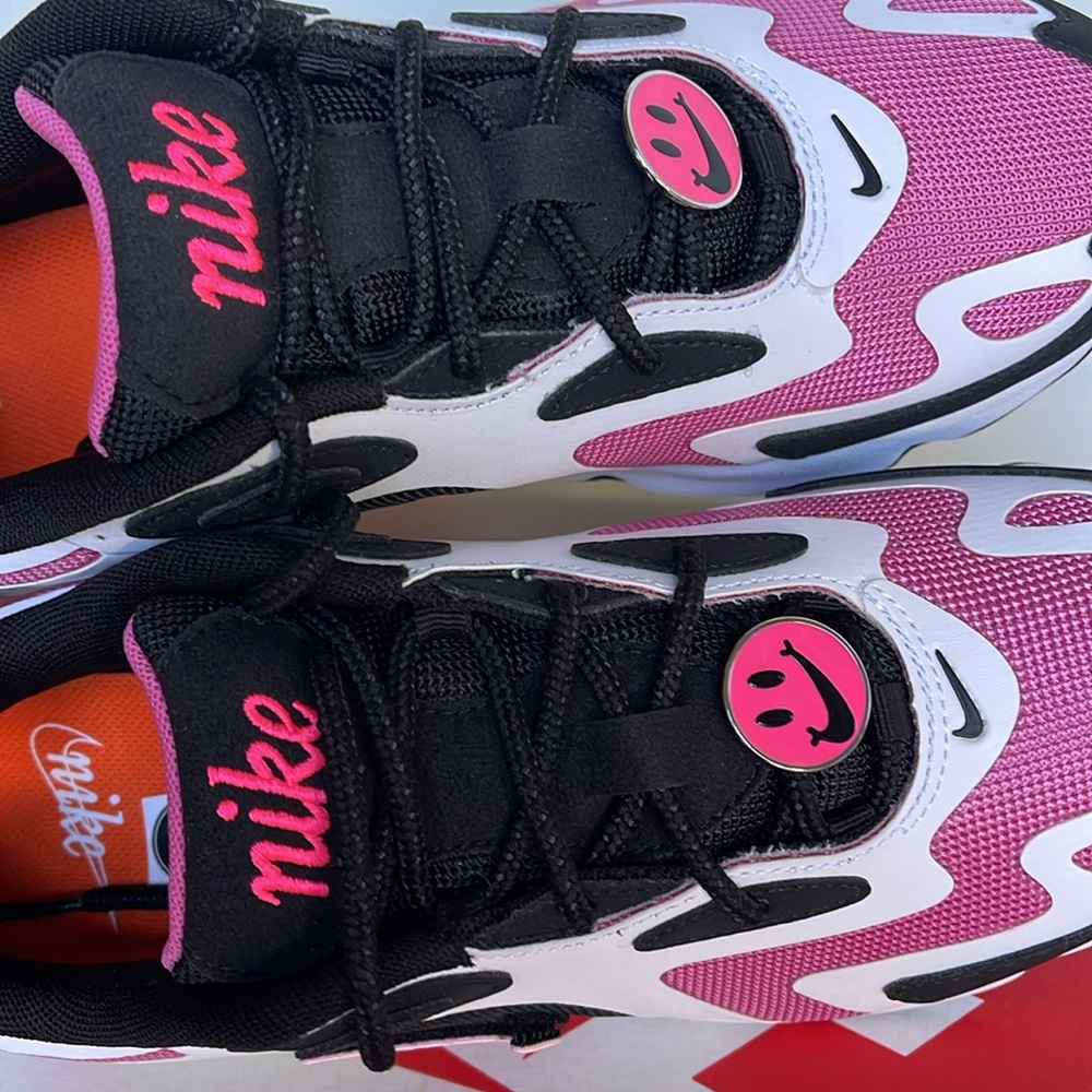 NIKE WMNS AIR MAX 200
BLACK/HYPER PINK NOIR/HYPER ROSE
SNEAKERS Athletic Shoes - Picture 15 of 16